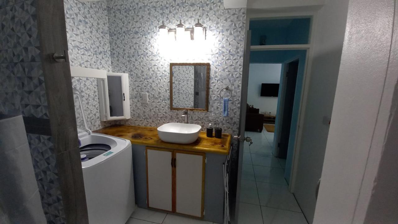 Apartamento Cozy Vacation Retreat With Free Parking Roseau Exterior foto